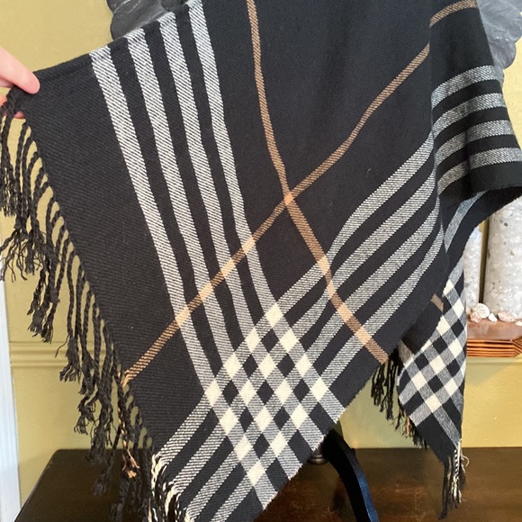 Indigo Soft Plaid Poncho Shall - Picture 3 of 7